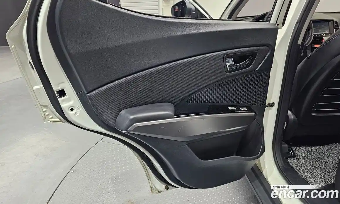SsangYong TIBOLI 2017 1.6 гидро в Москве № 2126507, фото 15