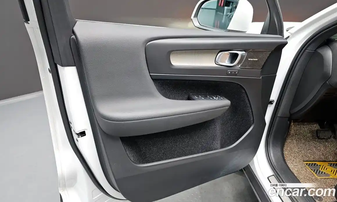 Volvo XC40 2019 2.0 гидро в Москве, фото 14