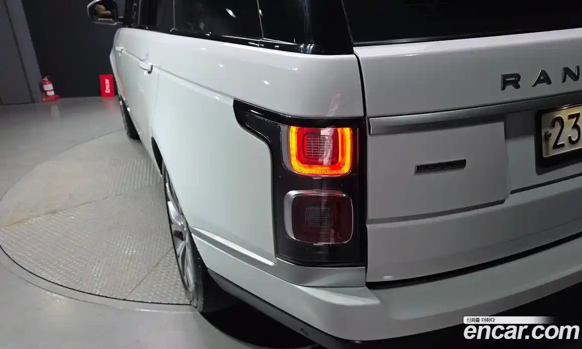 Land Rover Range-Rover 2019 4.4 гидро в Москве, фото 9