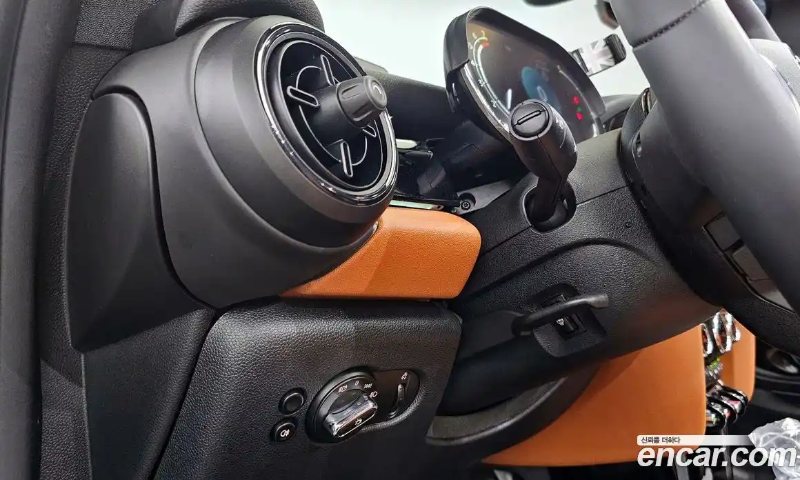 Mini Cooper Convertible 2023 2.0 гидро в Москве, фото 15