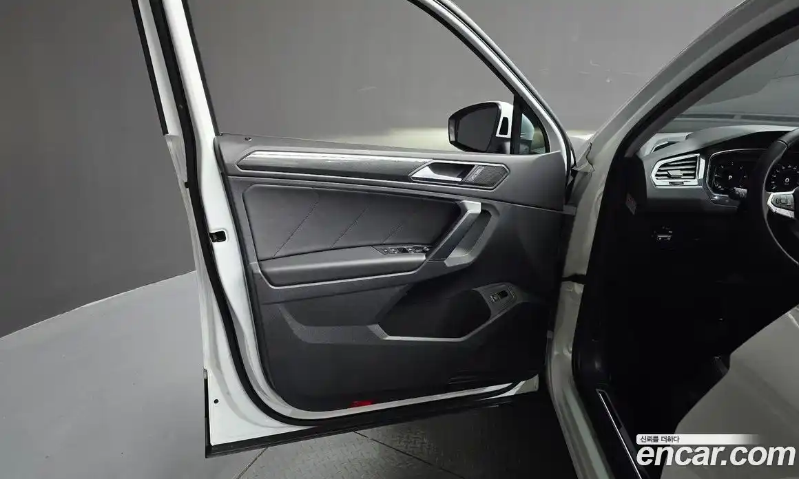 Volkswagen Tiguan 2022 2.0 гидро в Москве № 2132458, фото 14