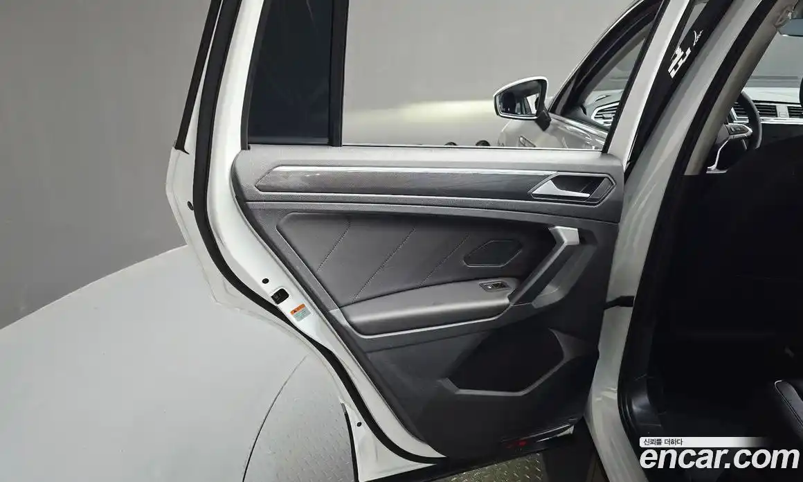 Volkswagen Tiguan 2022 2.0 гидро в Москве № 2132458, фото 15