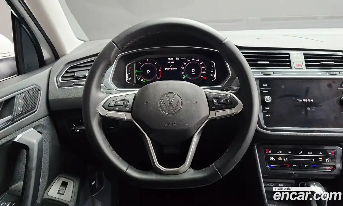 Volkswagen Tiguan 2022 2.0 гидро в Москве № 2132458, фото 19