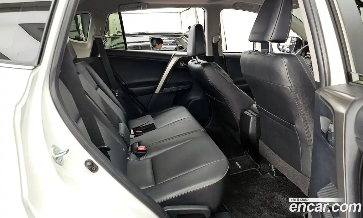 Toyota RAV4 2014 2.5 гидро в Москве № 2132972, фото 12