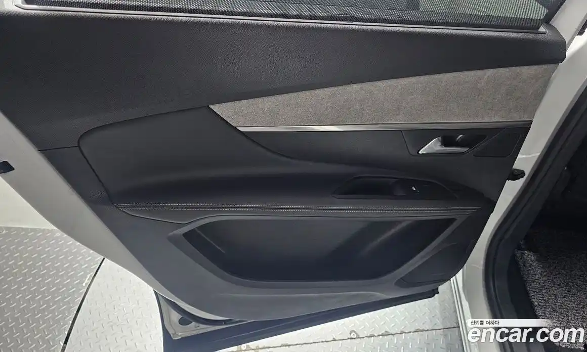 Peugeot 5008 2022 1.5 гидро в Москве, фото 15