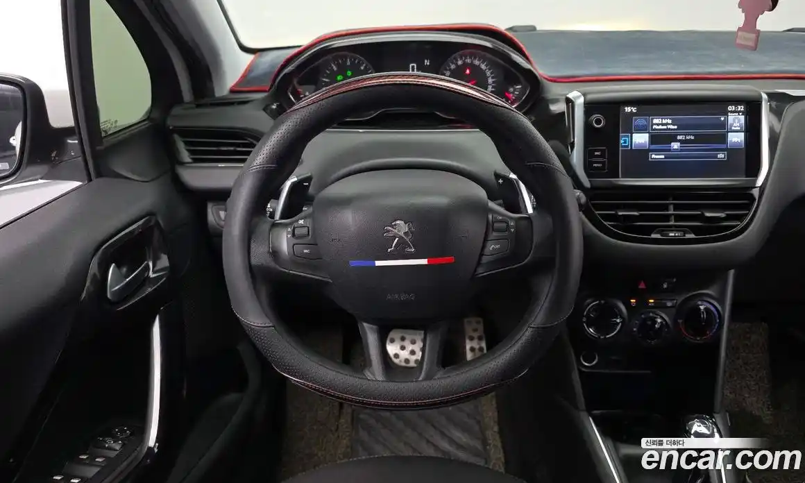 Peugeot 208 2015 1.4 гидро в Москве, фото 13
