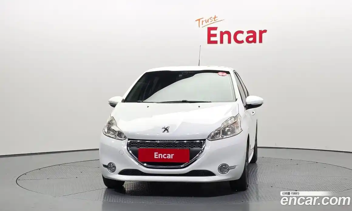 Peugeot 208 2015 1.4 гидро в Москве, фото 3