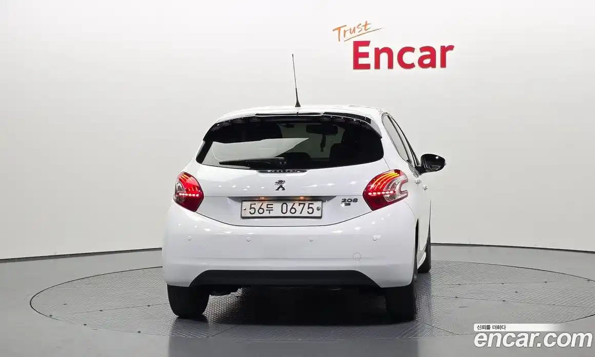 Peugeot 208 2015 1.4 гидро в Москве, фото 4