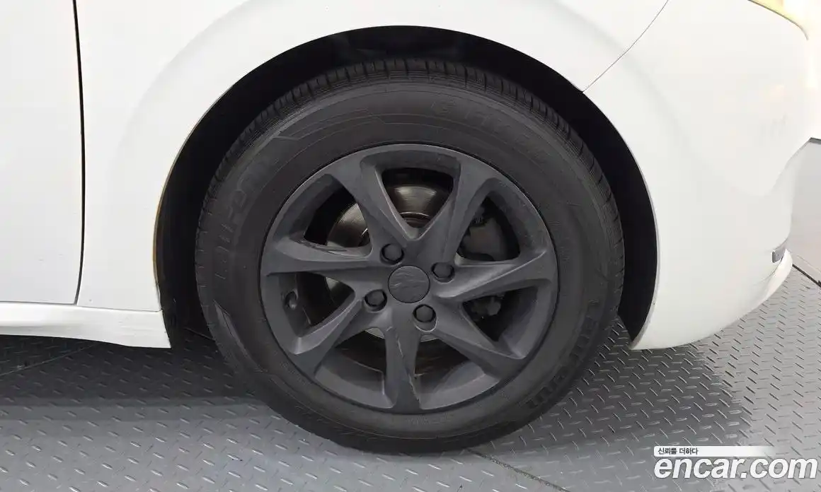 Peugeot 208 2015 1.4 гидро в Москве, фото 5