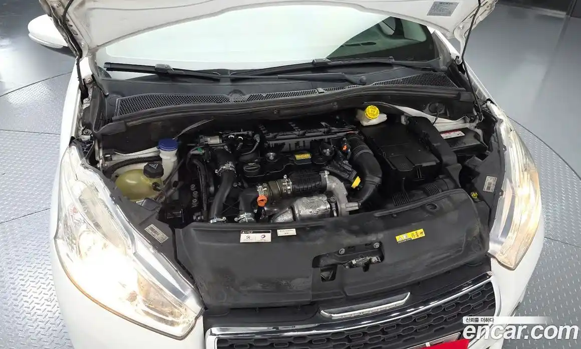 Peugeot 208 2015 1.4 гидро в Москве, фото 6