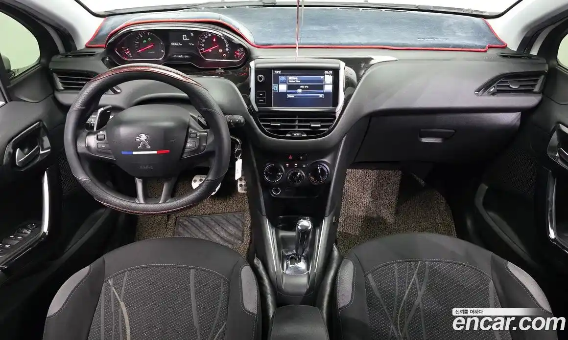 Peugeot 208 2015 1.4 гидро в Москве, фото 7