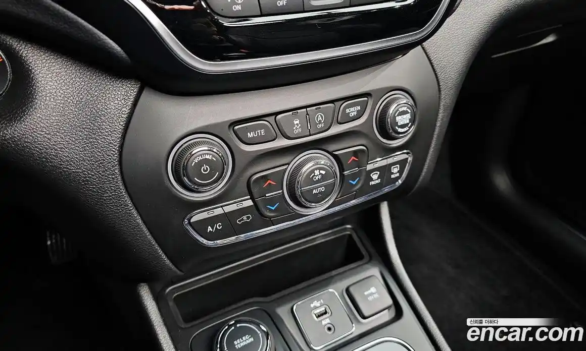 Jeep Cherokee 2020 2.4 гидро в Москве № 215461, фото 17