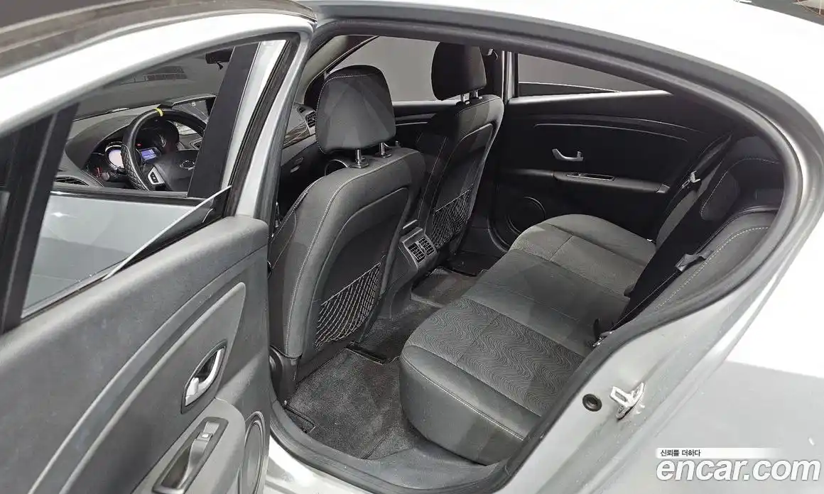 Renault SM3 2014 1.6 гидро в Москве № 181464, фото 11