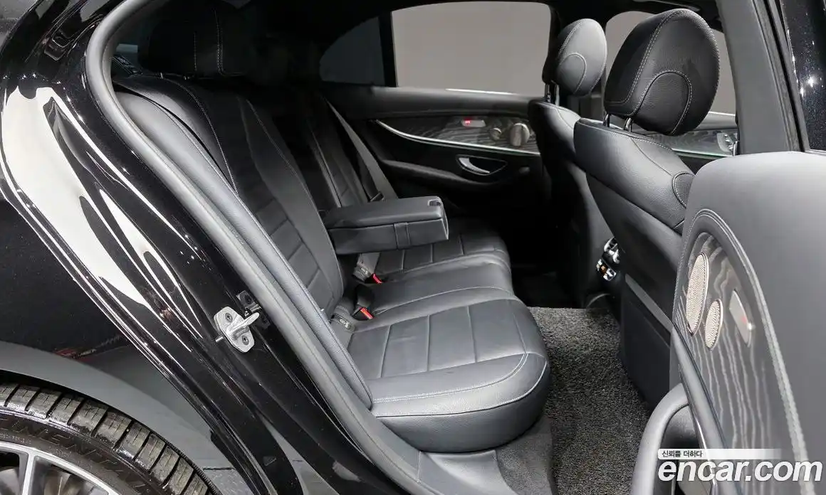 Mercedes-Benz E-Class 2022 2.0 гидро, фото 12