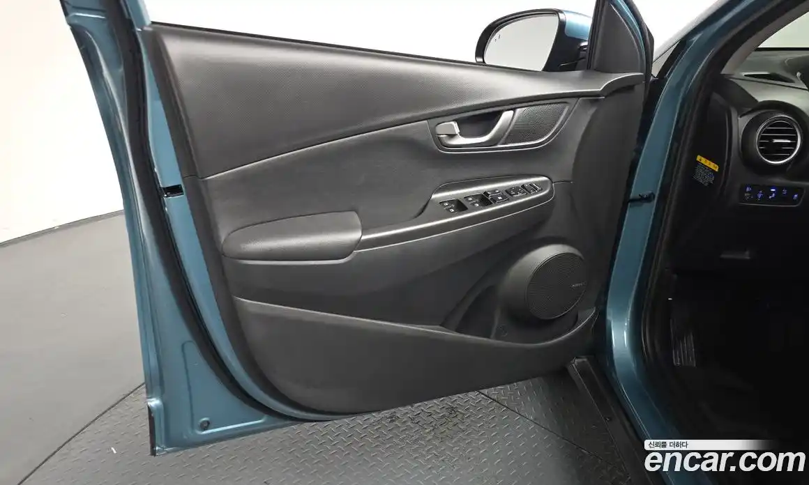Hyundai Kona 2019 1.6 гидро в Москве, фото 13