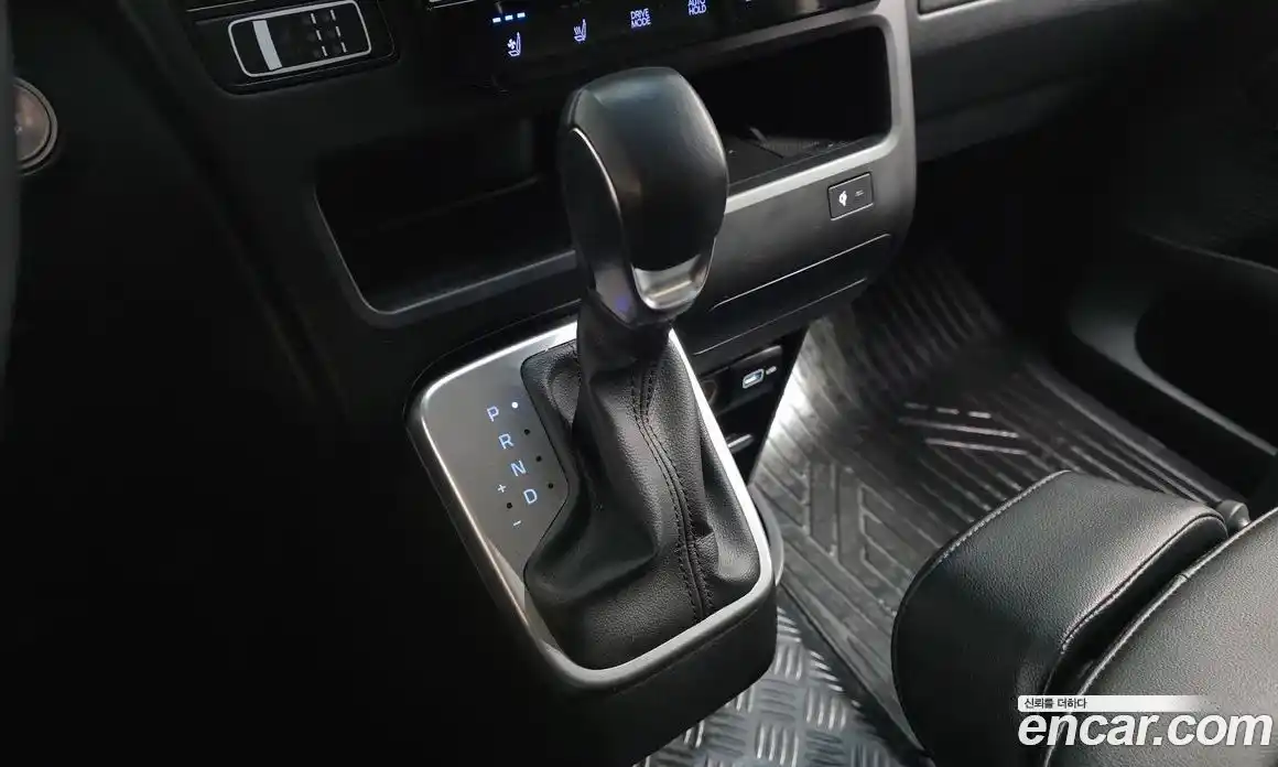 Hyundai Staria 2021 2.2 гидро в Москве, фото 9