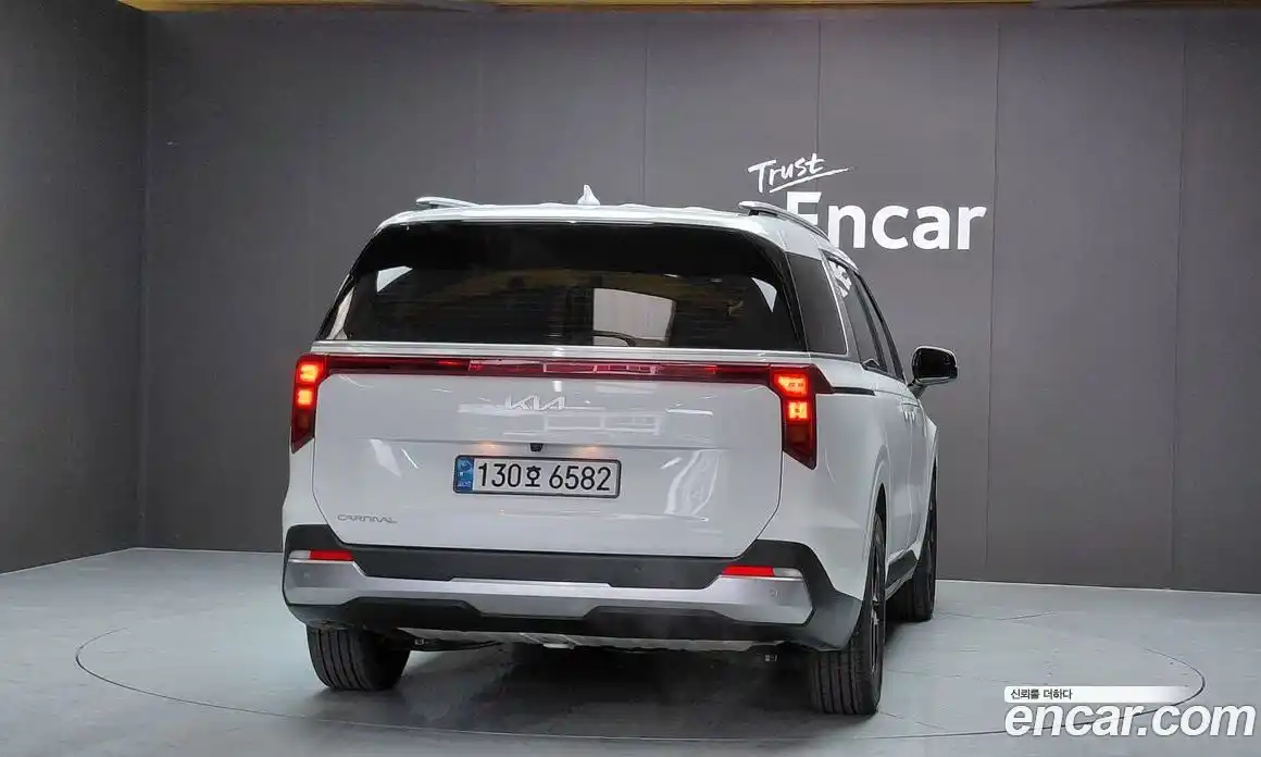 Kia Canival 2023 3.5 гидро в Москве, фото 4