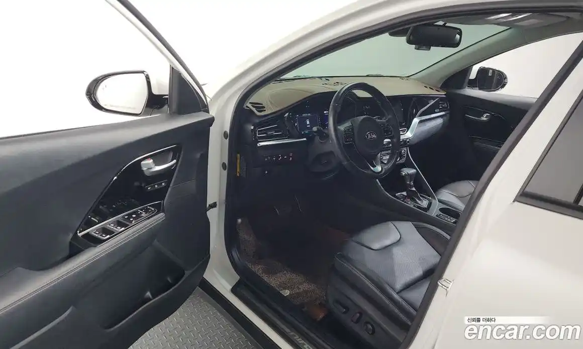 Kia Niro 2020 1.6 гидро в Москве, фото 12