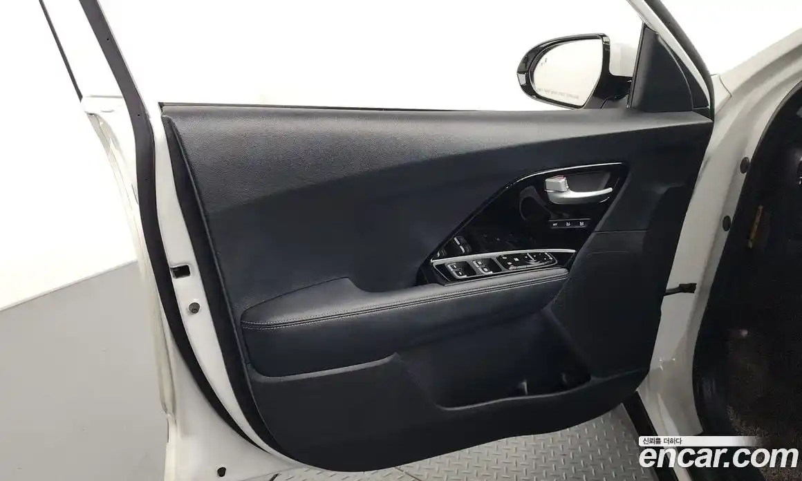 Kia Niro 2020 1.6 гидро в Москве, фото 13