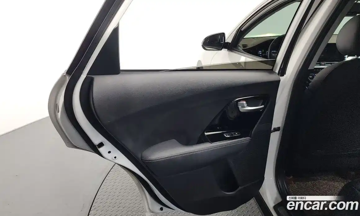 Kia Niro 2020 1.6 гидро в Москве, фото 14