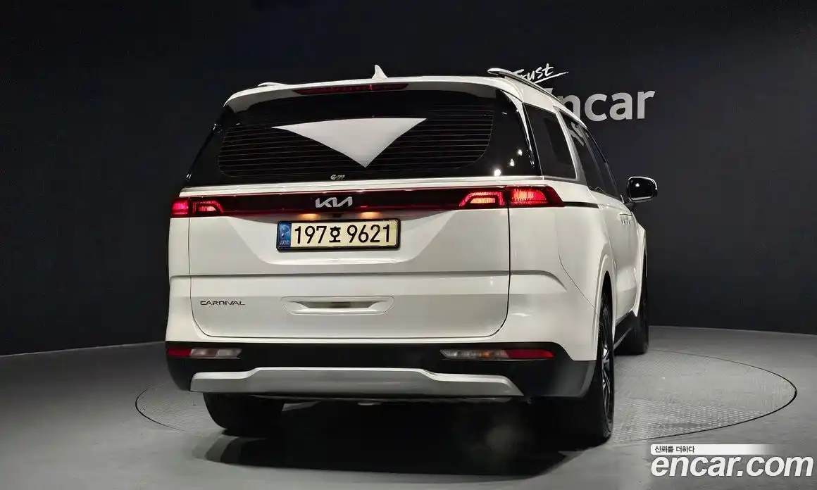 Kia Canival 2022 3.5 гидро в Москве № 2125049, фото 4