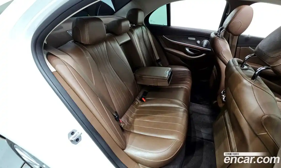 Mercedes-Benz E-Class 2020 2.0 гидро в Москве, фото 17