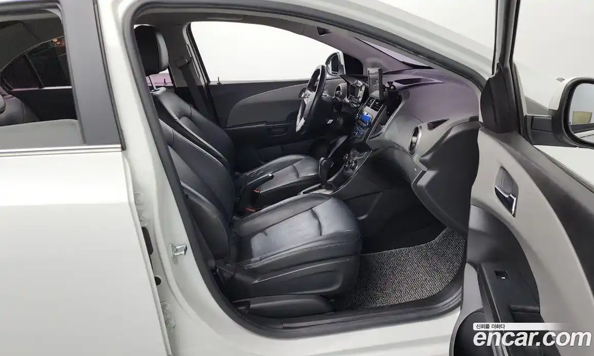 Chevrolet Aveo 2015 1.4 гидро в Москве, фото 16