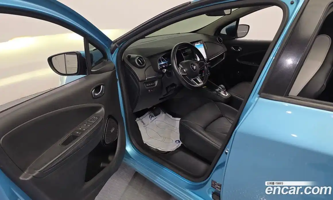 Renault Zoe 2020 0.2 гидро в Москве, фото 13