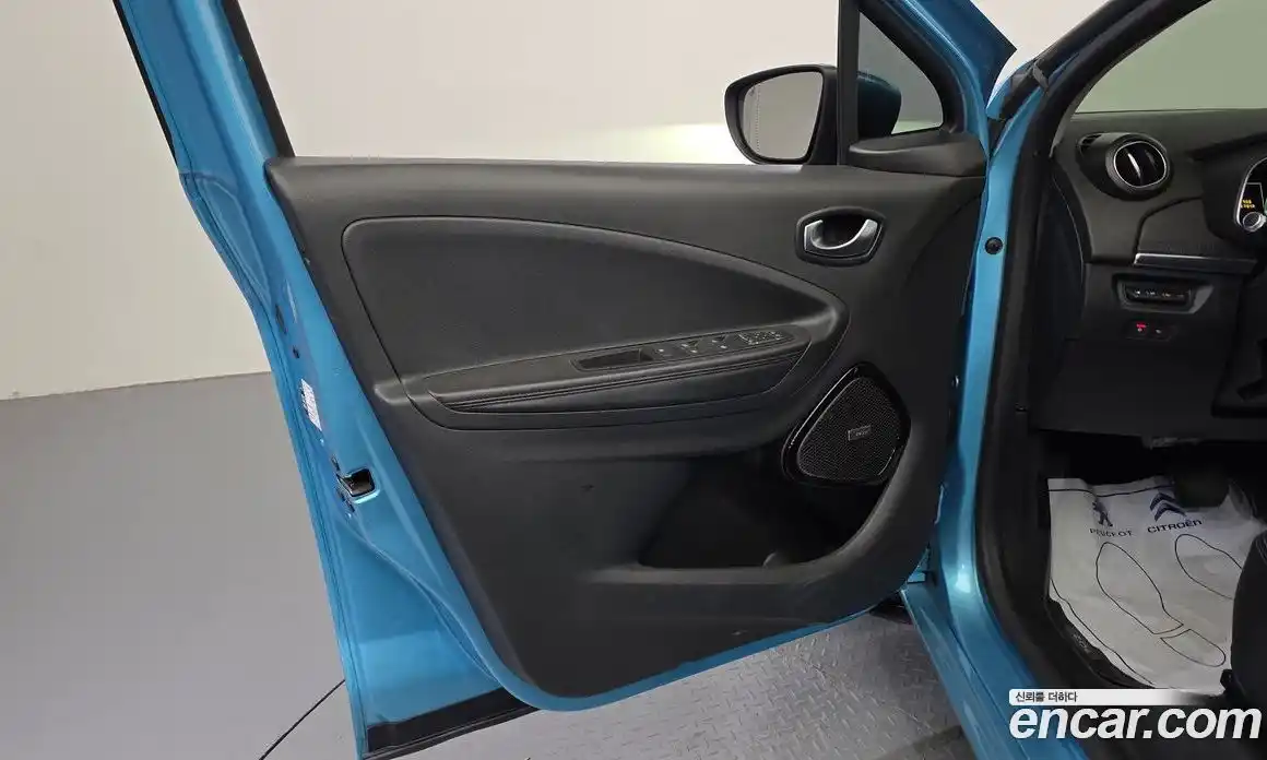 Renault Zoe 2020 0.2 гидро в Москве, фото 14