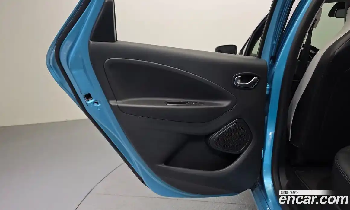 Renault Zoe 2020 0.2 гидро в Москве, фото 15