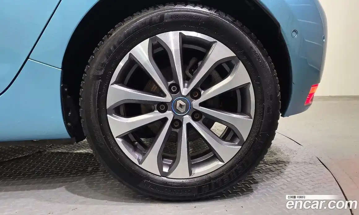 Renault Zoe 2020 0.2 гидро в Москве, фото 7