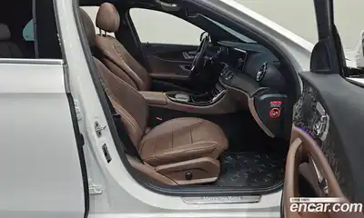 Mercedes-Benz E-Class 2021 2.0 гидро в Москве № 2130947, миниатюра 11
