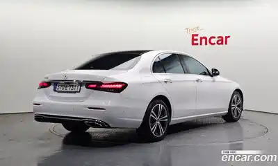Mercedes-Benz E-Class 2021 2.0 гидро в Москве № 2130947, миниатюра 2