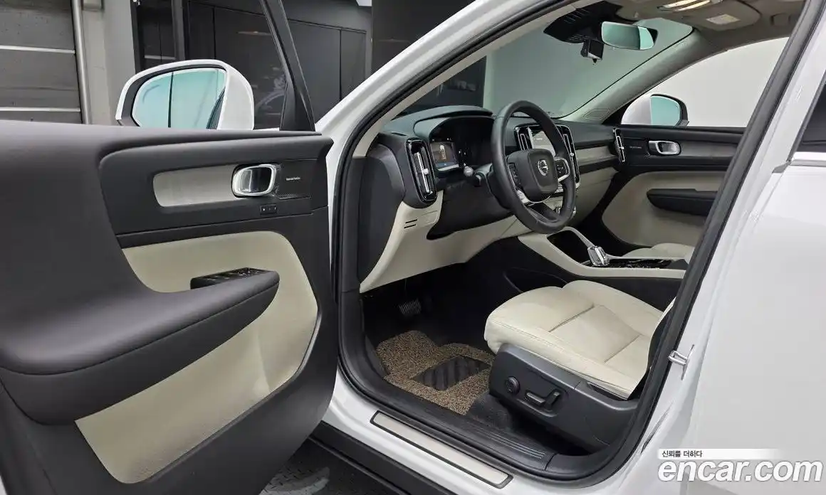 Volvo XC40 2023 2.0 гидро в Москве, фото 13