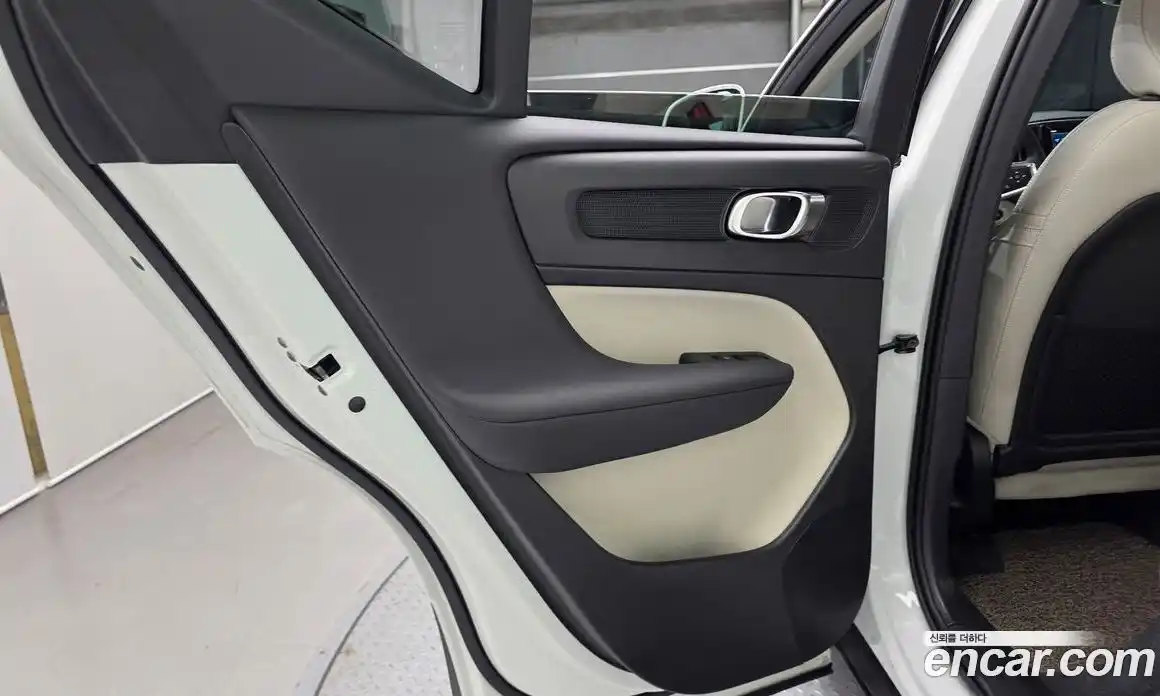 Volvo XC40 2023 2.0 гидро в Москве, фото 15