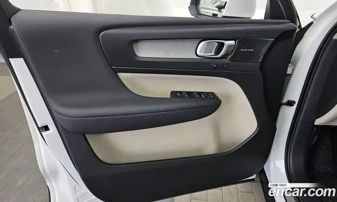 Volvo XC40 2022 2.0 гидро в Москве, фото 14