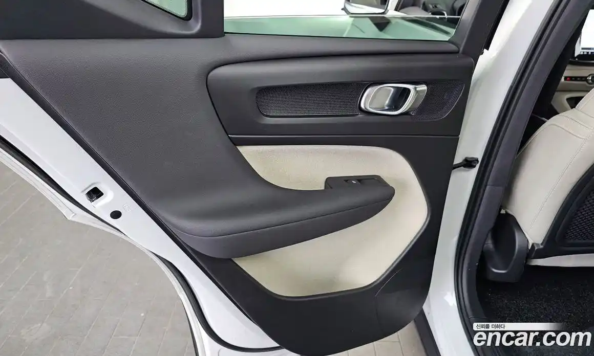 Volvo XC40 2022 2.0 гидро в Москве, фото 15