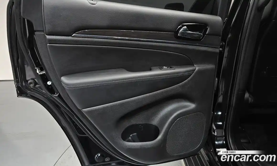 Jeep Cherokee 2020 3.0 гидро в Москве, фото 15