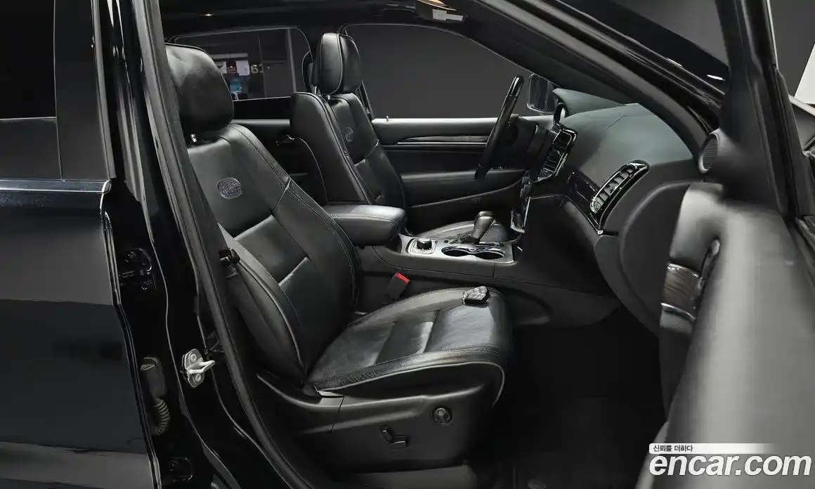 Jeep Cherokee 2020 3.0 гидро в Москве, фото 16
