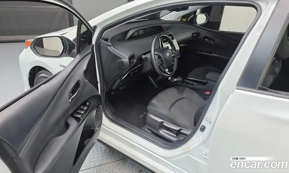 Toyota Prius 2022 1.8 гидро в Москве № 2133062, фото 13