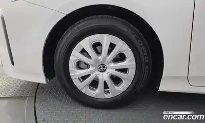 Toyota Prius 2022 1.8 гидро в Москве № 2133062, миниатюра 5
