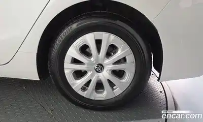 Toyota Prius 2022 1.8 гидро в Москве № 2133062, миниатюра 7