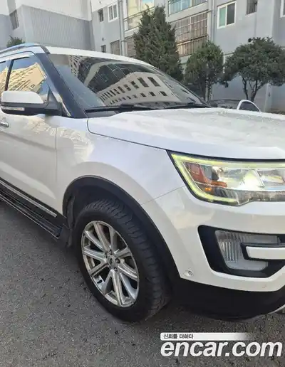 Ford Explorer 2.3 Limited 4WD 5th