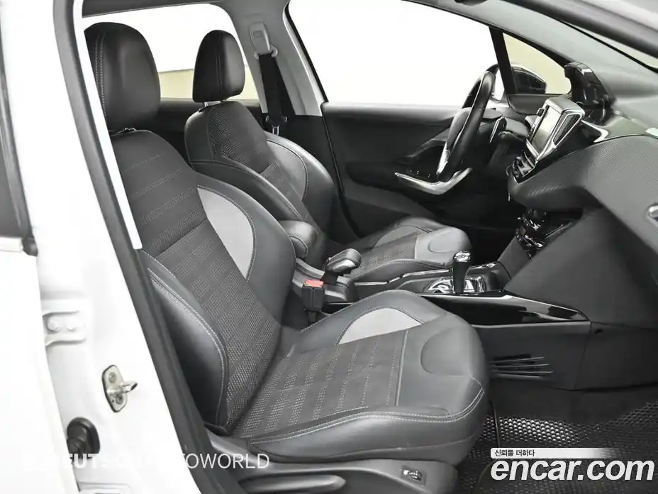 Peugeot 2008 2016 1.6 гидро в Москве, фото 10