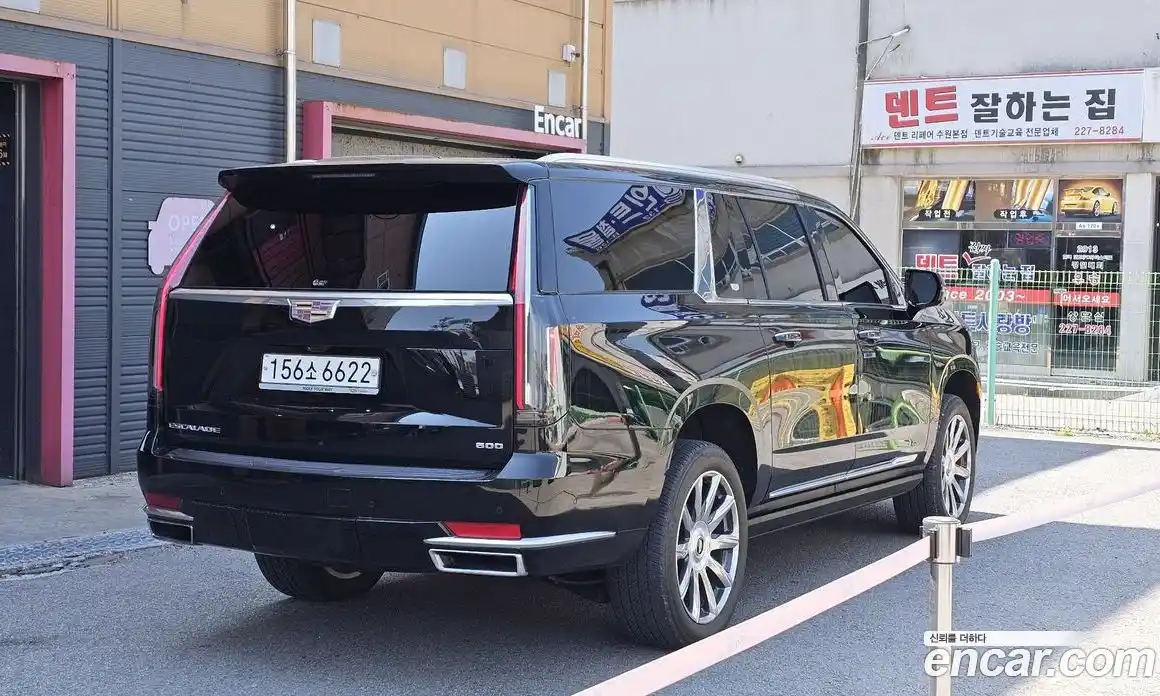 Cadillac Escalade 2022 6.2 гидро, фото 2