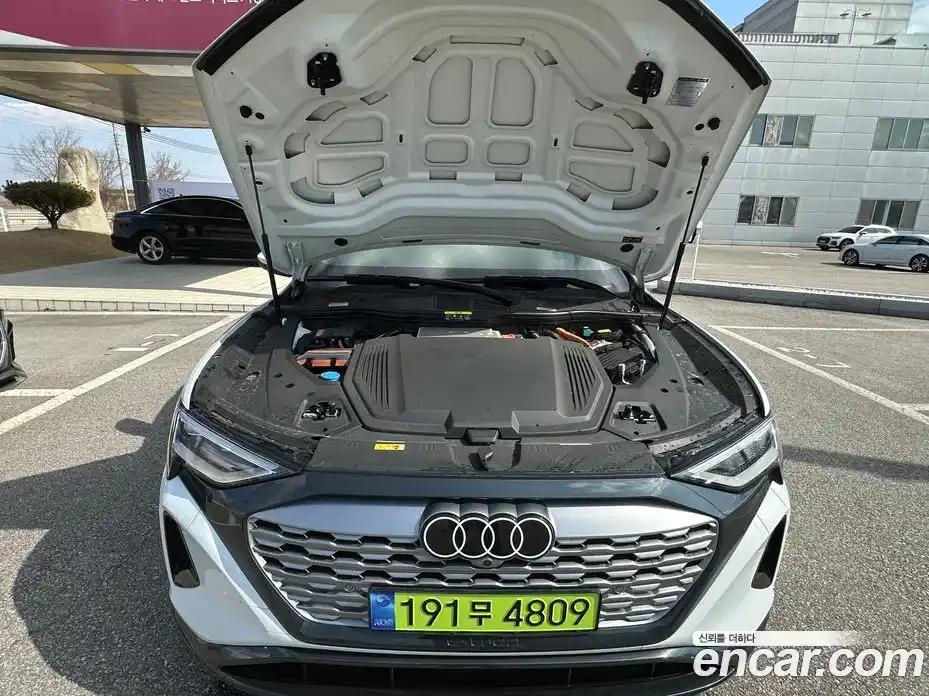 Audi Q8 e-tron 2024 гидро в Москве, фото 6