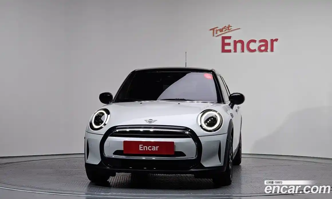 Mini Cooper 2024 1.5 гидро в Москве № 231379, фото 3