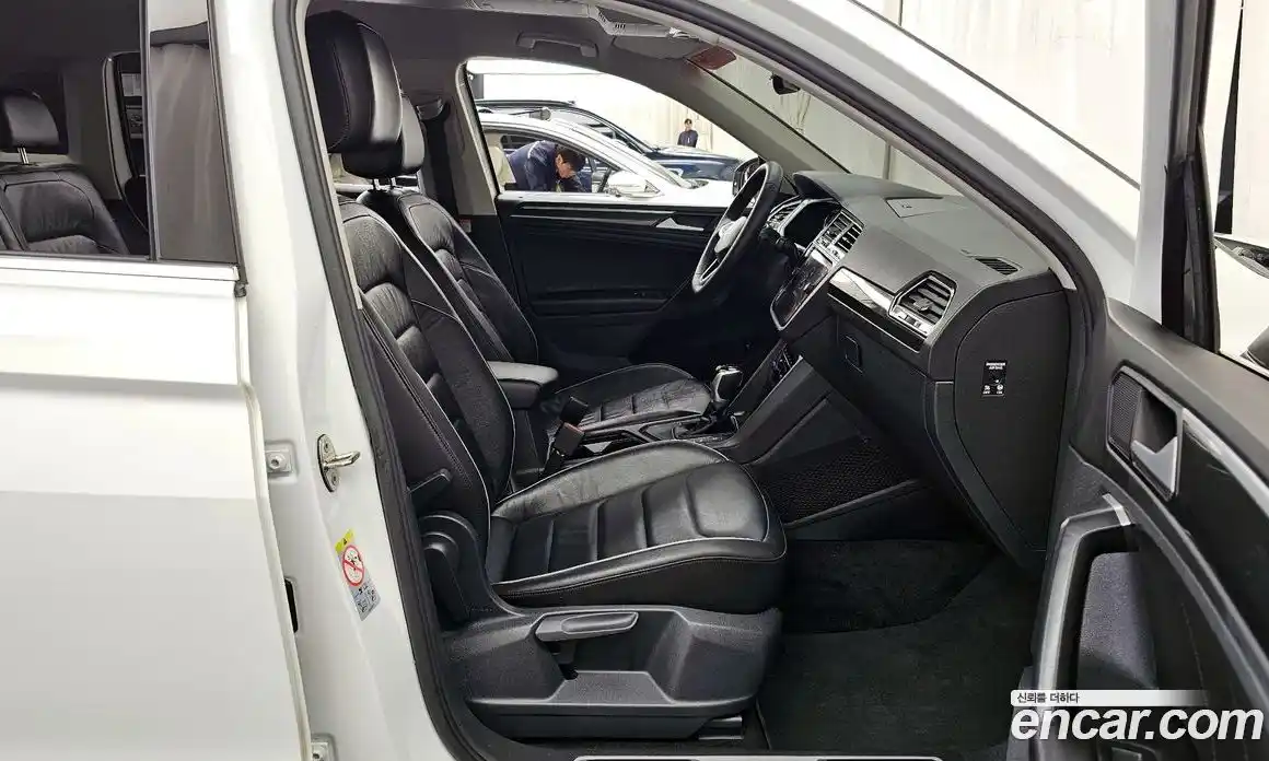 Volkswagen Tiguan 2021 2.0 гидро в Москве № 168849, фото 11
