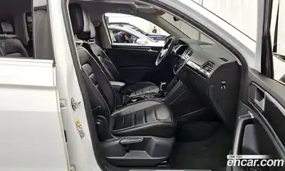 Volkswagen Tiguan 2021 2.0 гидро в Москве № 168849, миниатюра 11