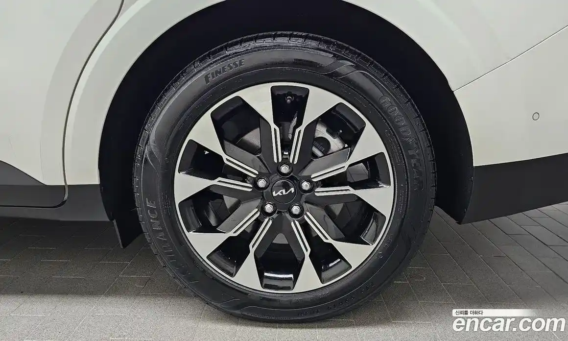 Kia Canival 2023 3.5 гидро в Москве, фото 7